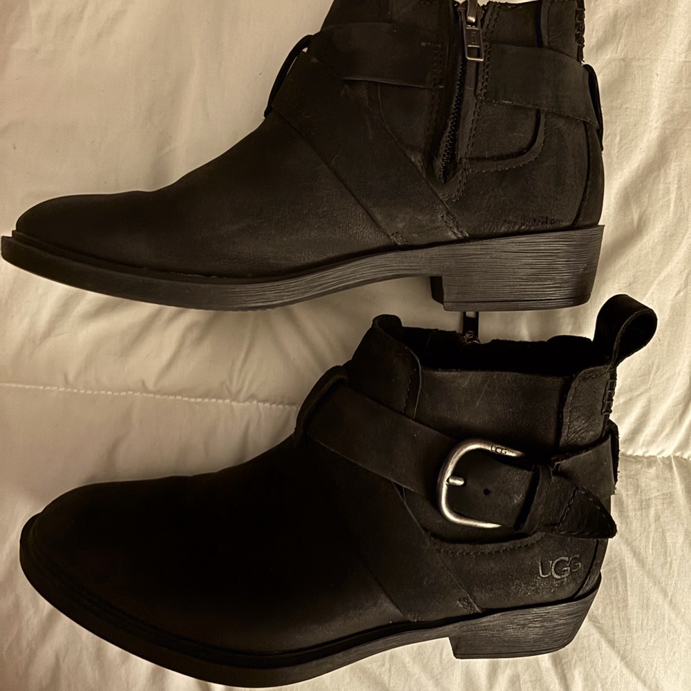UGG Women's Wylma Waterproof Ankle Boot in Black size 6.5